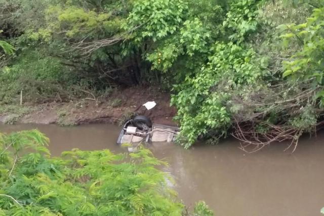 Carro de casal desaparecido foi encontrado em Caçapava do Sul, no Arroio Camaquã