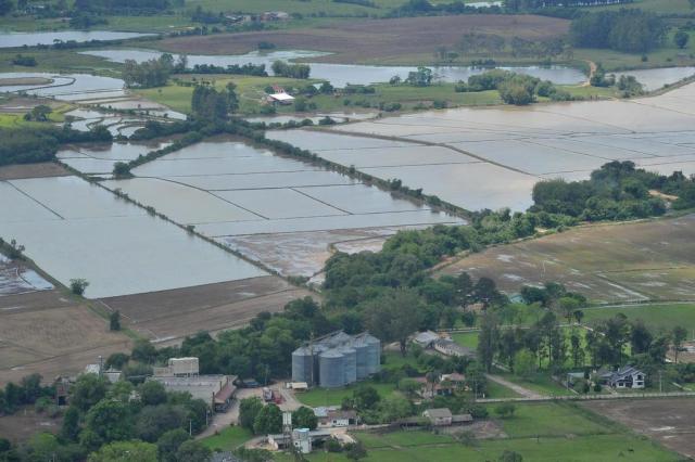  SANTA MARIA, RS, BRASIL, 14/10/2015 - Fotos aéreas de Santa Maria atingida pela chuva. Lavoura de arroz atingida pelas chuvas. (FOTO JEAN PIMENTEL / AGÊNCIA RBS)