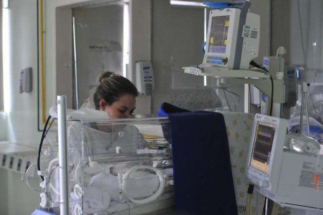  SANTA MARIA, RS, BRASIL. 02/10/2017.UTI NeoNatal do Husm volta a receber bebês prematuros ¿ superbactéria não foi detectada em examesFOTO: GABRIEL HAESBAERT / NEWCO DSM