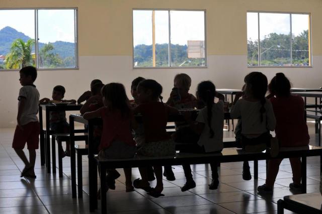  Snata Maria, RS, Brasil, 23/03/2017.A Escola Maria de Lourdes Castro, no Loteamento Cipriano da Rocha, segue sem aulas na maioria das turmas do turno da tarde. As aulas do turno da manhã começaram dia 20 de fevereiro e do turno da tarde dia 8 de março. Até esta quinta-feira, dia 23 de março, a escola ainda precisa de oito professores, um no turno da manhã e sete no turno da tarde.Foto: CHARLES GUERRA.Indexador: GERMANO RORATO