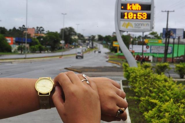  SANTA MARIA, RS, BRASIL. 12/10/2017.Horário de verão em Santa Maria, Sul do Brasil, muda no dia 16 de outubro.FOTO: GABRIEL HAESBAERT / NEWCO DSM