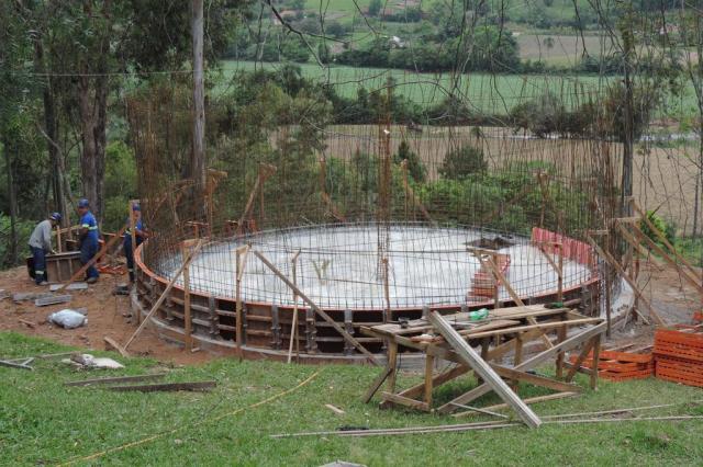 Nova caixa dágua em construção em Agudo. Obra da Corsan custará R$ R$ 683 mil e terá capacidade para 200 mil litros de água. 