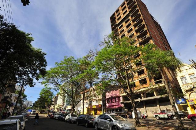  SANTA MARIA, RS, BRASIL. 16/10/2017.Prefeitura pretende vender prédios que pertencem ao município e que estão em desuso, como o da antiga USE e o da Avenida Rio Branco.FOTO: GABRIEL HAESBAERT / NEWCO DSM