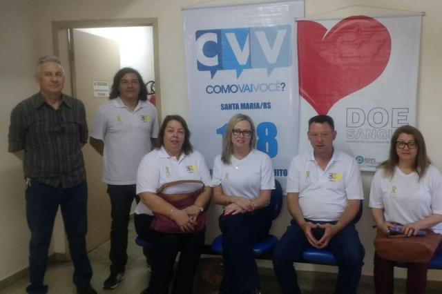 Voluntários do Centro de Valorização da Vida (CVV) de Santa Maria doam sangue no Hemocentro em celebração aos seis anos do CVV na cidade