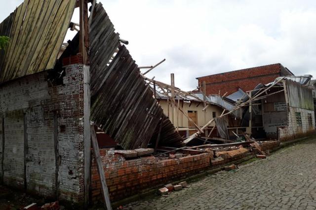 Clube Santo Ivo destruído pelo temporal de 19/10/2017 em Jaguari