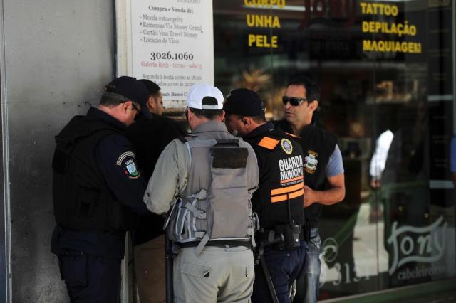  Santa Maria - RS - BRASIL - RS - 31/10/2017Ação da guarda municipal e PM contra ambulantes