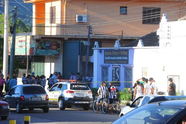  Santa Maria, RS, Brasil, 01/11/2017.Homem é morto a tiros na Avenida Borges de Medeiros.