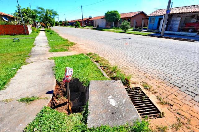  Santa Maria, RS, Brasil, 31/10/2017.A falta de infraestrutura do residencial Zilda Arns, problemas com bueiros, lixos nas ruas e na área verde do bairro