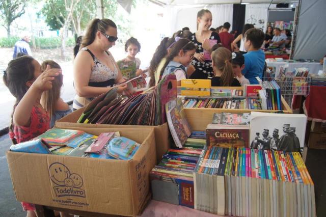 19ª Feira do Livro de Santiago, na Praça Moisés Viana