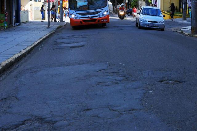  Santa Maria, RS, Brasil, 10/11/2017.Ruas com maior circulação de ônibus entrarão no Programa Avançar CidadesNa foto: Rua Riachuelo.