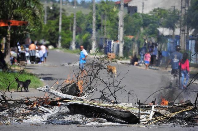  SANTA MARIA, RS, BRASIL. 13/11/2017.Proste pedindo por quebra-molas.FOTO: GABRIEL HAESBAERT / NEWCO DSM