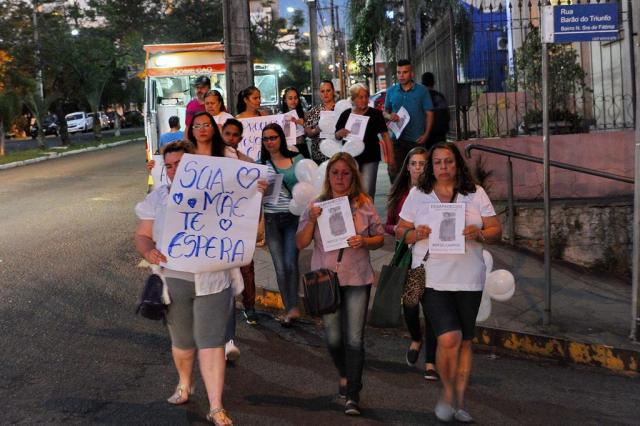  Santa Maria, RS, Brasil, 13/11/2017.Amigos e familiares de Royce Campos, desaparecido, fazem caminhada por solução do caso.