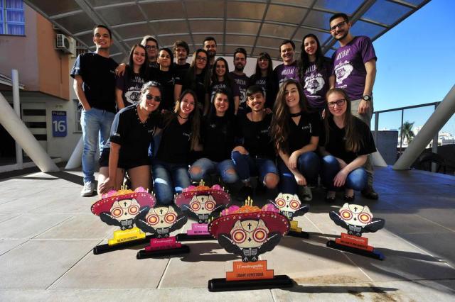  SANTA MARIA, RS, BRASIL. 14/11/2017. Unifra para entrevistar alunos da PP que ganharam o prêmio no Madrugadão Feevale.FOTO: GABRIEL HAESBAERT / NEWCO DSM