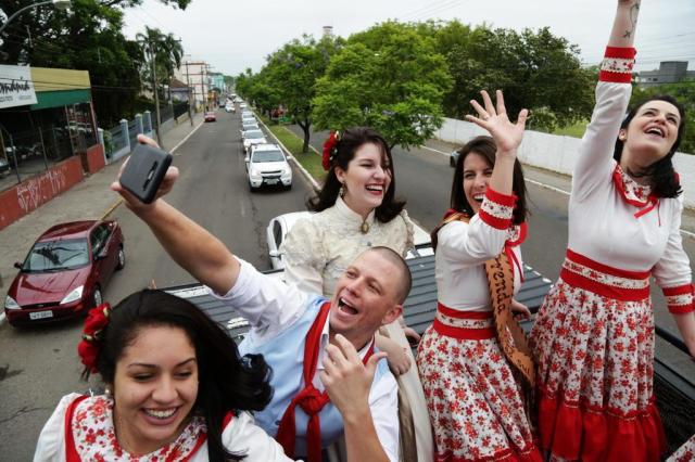  Santa Maria - RS - BRASIL 25/11/2017Carreata do CPF Piá do Sul com o troféu do Enart