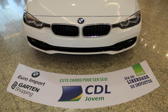 BMW que será vendida sem impostos está exposta no Garten Shopping