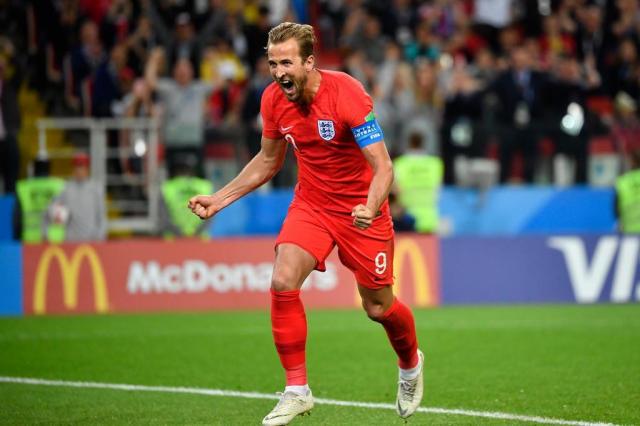  Englands forward Harry Kane celebrates after scoring the opening goal of the penalty spot during the 2018 World Cup round of 16 football match between Colombia and England at the Spartak Stadium in Moscow on July 3, 2018. / AFP PHOTO / Alexander NEMENOV / RESTRICTED TO EDITORIAL USE - NO MOBILE PUSH ALERTS / DOWNLOADS 