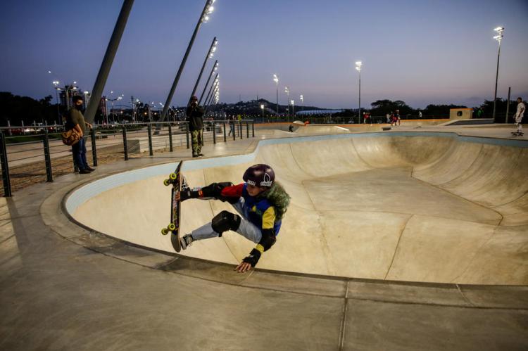 Convocada pela seleção brasileira de skate, Sofia Godoy viaja cerca de 400  quilômetros por semana para treinar na Orla