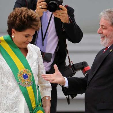 zol dilma rousseff posse brasília presidente recebe a faixa de lula