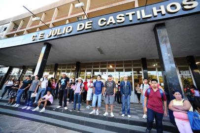 ZOL - Volta às aulas Julinho aula Julio de Castilhos 28022011