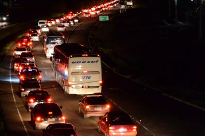 Imagem do congestionamento por volta das 19h deste domingo na BR 386 entre Estrela e Lajeado trânsito,feriado de páscoa,congestionamento,br-386,Estrela,Vale do Taquari