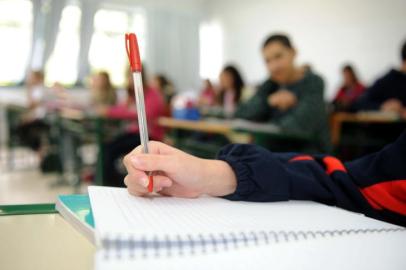 No colegio Bom Pastor maior escola de Chapeco 41 professores nao aderiram a greve e algumas aulas continuam escola,greve,alunos,chapecó,escola estadual bom pastor