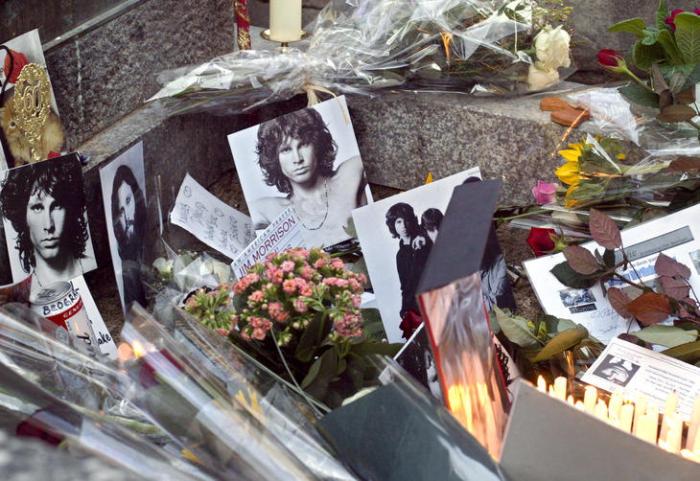 Quatro anos da morte de Manzarek, tecladista da poesia de Morrison no The  Doors – Opiniões