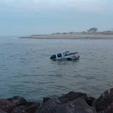 zol carro cai rio tramandaí imbé acidente sequência 14072011