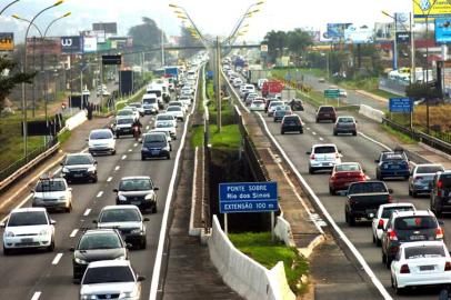 ZOL - Congestionamento estrada BR 116 trânsito greve Trensurb paralização metroviários carros parados 18082011