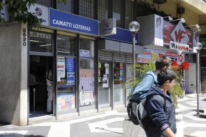 Movimentacao nas lotericas e pontos de atendimento nao e intenso apesar da greve dos bancarios Loteria Camatti nao tinha muita movimentacao lotéricas,atendimento,greve,bancários.