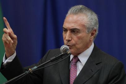 O presidente da Republica em exercicio Michel Temer PMDB durante abertura do XXV Congresso de Brasileiro de Direito Administrativo no Palace Othon Hotel em Salvador zol,michel temer,vice-presidente,discurso,salvador,bahia,congresso,direito,ministério,esporte,19/10/2011