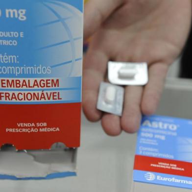 Remedios fracionados Super Farmacia Popular na Rua dos Andradas Centro Azitromicina antibiotico comprimidos vendidos por unidade remédio,comprimido,medicamento,azitromicina