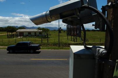 tadeu vilani pardais na estrada do mar em osorio Pardais na estrada do mar em Osorio Pardal no KM 7 e nao tem aviso do pardal esta escondido atras de uma arvore no sentido Osorio para Capao da Canoa Tem somente uma placa de 80 kms p hora pardal,fiscalização,trânsito,fiscalização de trânsito,fiscalização eletrônica,estrada do mar,osório,pardais