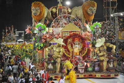 PORTO ALEGRE RS BRASIL 17 02 2012 Desfile da Imperadores do Samba no sambodromo do Porto Seco em Porto Alegre Foto MARCELO OLIVEIRA Diario Gaucho avenida,carnaval 2012,carnaval porto alegre,escola de samba,folia,porto seco,samba,sambódromo,imperadores do samba