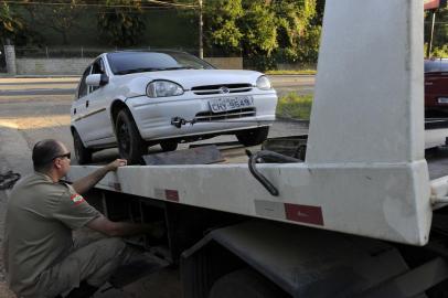 Carros apreendidos Um Corsa roubado e um Fusion apreendido com documentos atrasados fusion,corsa,policia,carro apreendido