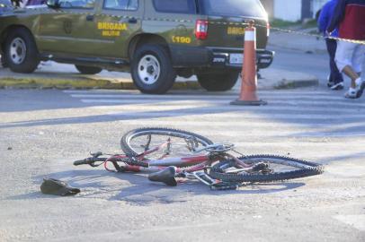 ciclista colide contra onibus e morre em porto alegre ciclista,acidente,morte,porto alegre