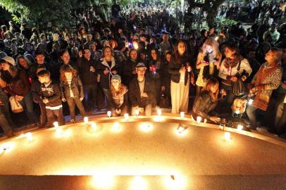 Serenata Iluminada na Redencao Redencao serenata,iluminada,velas,luz,escuro,iluminação,redenção