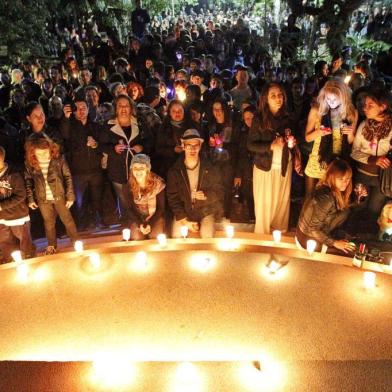 Serenata Iluminada na Redencao Redencao serenata,iluminada,velas,luz,escuro,iluminação,redenção