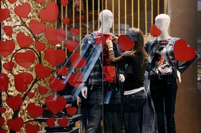 tiquete medio de compras para o dia dos namorados ultrapassa o dia da maes Foto no Shopping Beira Mar Indexador EDU CAVALCANTI dia dos namorados,comércio,compra,shopping,vitrine,shopping beira mar