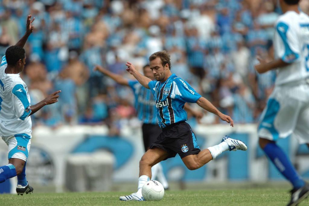 BAHMEUDEUS, Grêmio vai apresentar proposta por Roger Flores e