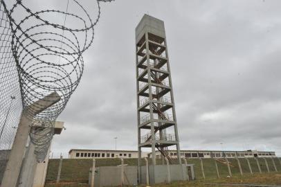 Detentos da Penitenciaria Estadual de Santa Maria no distrito de Santo Antao estariam fazendo greve de fome em funcao da falta de agua desde o inicio da semana Segundo a Susepe ha um problema de abastecimento de agua no local A Corsan deve fazer uma vistoria no local penitenciária estadual de santa maria,pesm 2012,greve de fome,presos,cadeia de santo antão