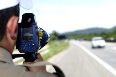  

radar em blitz da policia rodoviaria estadual na sc-401 flagra motoristas em excesso de velocidade
Indexador:                                 