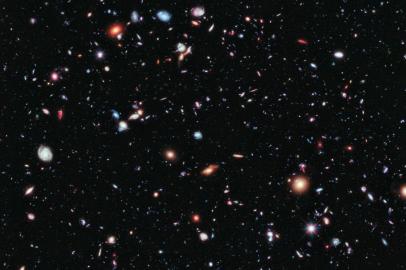  A picture released on September 26, 2012 from the Hubble space telescope and called the eXtreme Deep Field combines Hubble observations taken over the past decade of a small patch of sky in the constellation of Fornax. With over 500 hours of exposure time, it is the deepest image of the Universe ever made, combining data from previous images including the Hubble Ultra Deep Field (taken in 2002 and 2003) and Hubble Ultra Deep Field Infrared (2009). The image covers an area less than a tenth of the width of the full Moon, making it just a 30 millionth of the whole sky. Yet even in this tiny fraction of the sky, the long exposure reveals about 5500 galaxies, some of them so distant that we see them when the Universe was less than 5% of its current age. AFP PHOTO/NASA / ESA= RESTRICTED TO EDITORIAL USE - MANDATORY CREDIT "AFP PHOTO / NASA / ESA " - NO MARKETING NO ADVERTISING CAMPAIGNS - DISTRIBUTED AS A SERVICE TO CLIENTS = Editoria: SCILocal: SPACEIndexador: -Secao: Scientific explorationFonte: NASA/ESAFotógrafo: HO