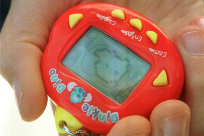 Tamagotchi. Brinquedo em que se criava um animal de estimação virtual,desenvolvido pelos japoneses.#ENVELOPE:197363#PÁGINA:40