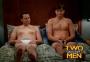 "Two and a Half Men" terá proposta de casamento gay no último episódio