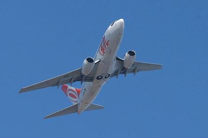 Chegada do primeiro vôo da Gol Linhas Aéreas no aeroporto de Caxias do Sulavião na pista