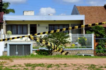  

PORTO ALEGRE, RS, BRASIL, 02.11.2012, 10:00 -  Coronel do Exército, Júlio Miguel Molinas Dias, morto em frente de sua casa na rua Prof. Ulisses Cabral, no bairro Chácara das Pedras, casa do coronel - Foto: Emilio Pedroso - Zero Hora