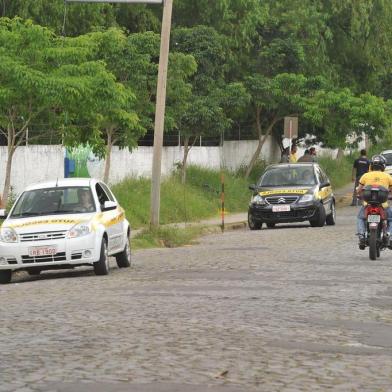  

Por conta da greve do Detran, provas práticas e teóricas para a Carteira Nacional de Habilitação (CNH) estão suspensas no Estado. Na foto, carro de autoescola de Santa Maria