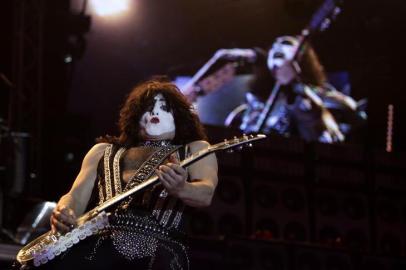 Paul Stanley, of Kiss, performs at the "Quilmes Rock 2009" rock festival in Buenos Aires, Sunday, April 5, 2009. (AP Photo/Natacha Pisarenko)