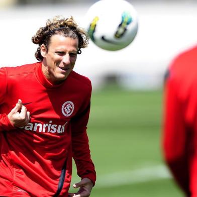 Atacante uruguaio Diego Forlán em treino do Inter, em São Paulo.

SP So Paulo 28-09-12 ct de treinamentos Joaquim Grava do Corintians Diego Forlan foto Alexandre Lops