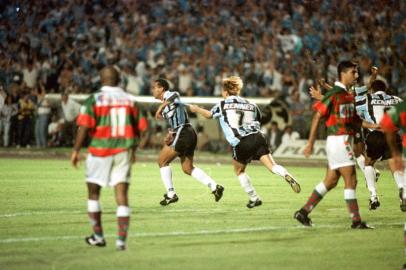 Grêmio é Bi no Brasileirão - 1996
#PÁGINA:10
EDICAO 1
ENVELOPE:182939